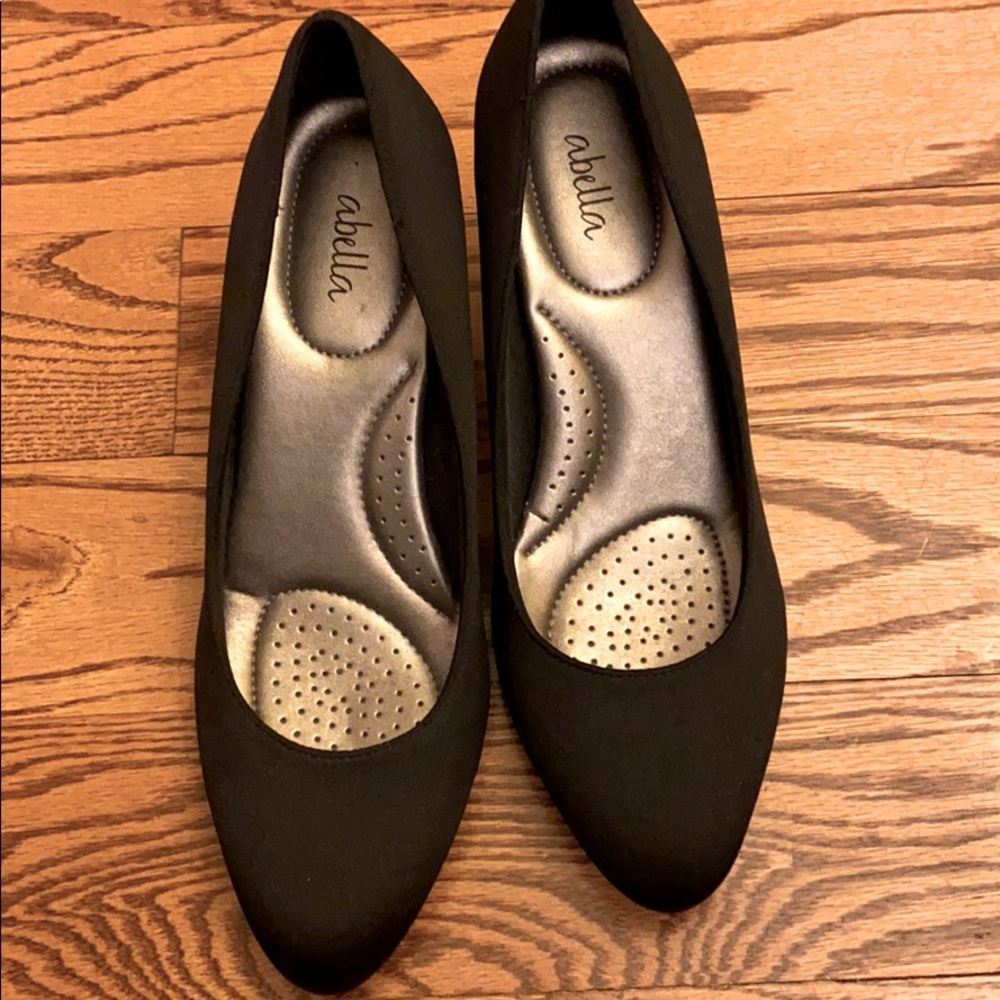 NEW Black heels